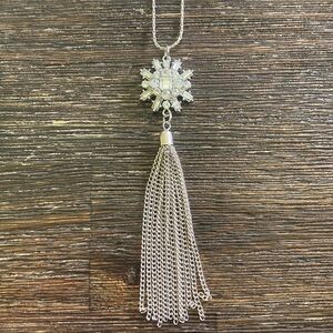 🌸 (2/$20) Snowflake Tassel Necklace